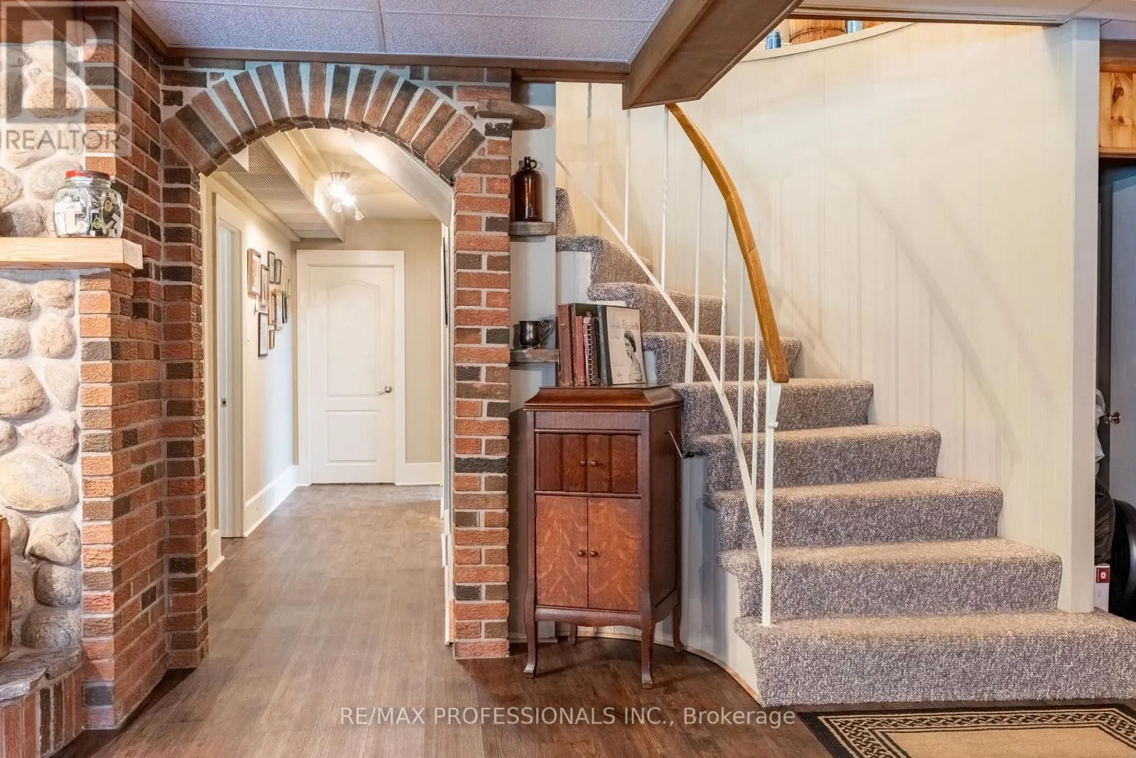 127 SOUTH LANCELOT ROAD