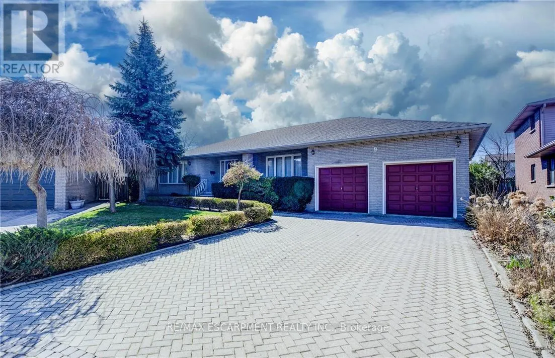 9 STONECLIFF COURT