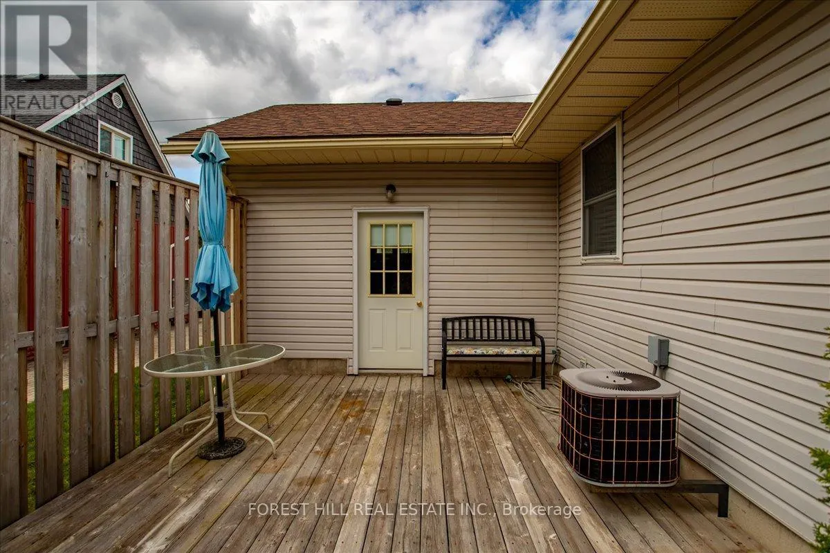 217 QUEEN STREET S