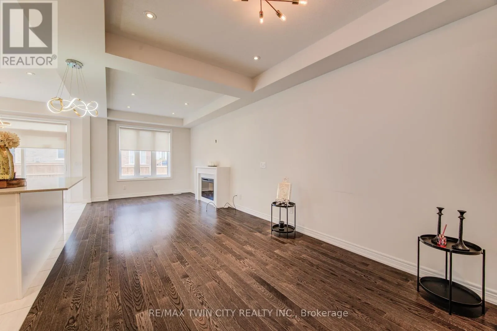 4 STONEHILL AVENUE