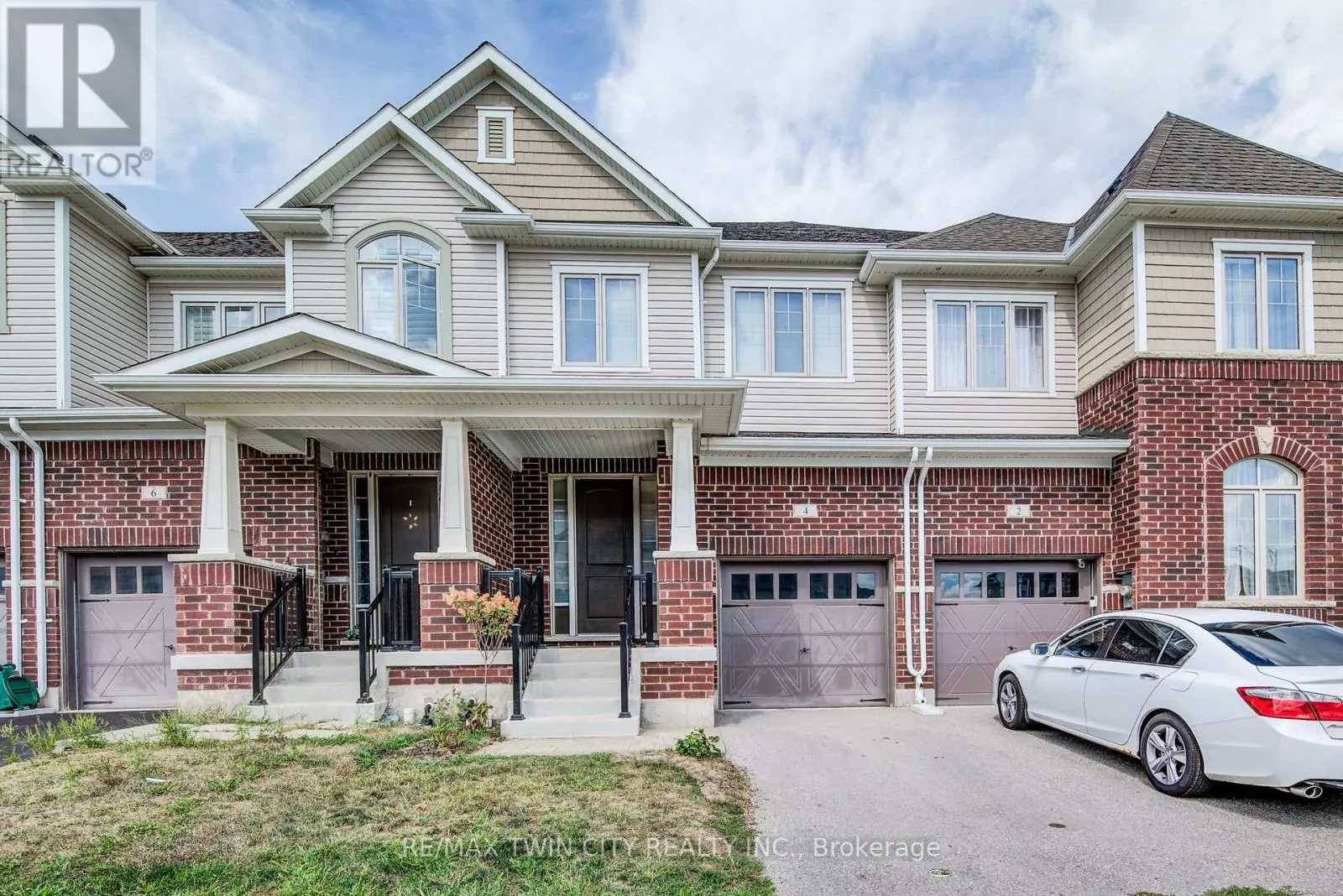 4 STONEHILL AVENUE