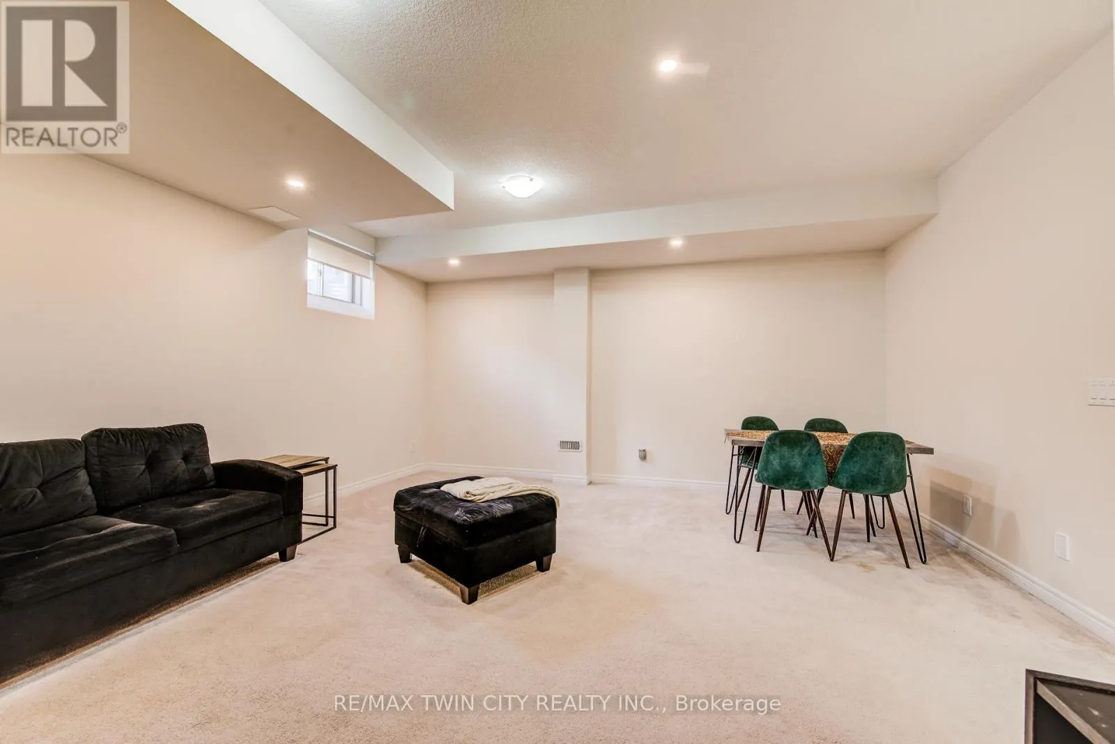 4 STONEHILL AVENUE