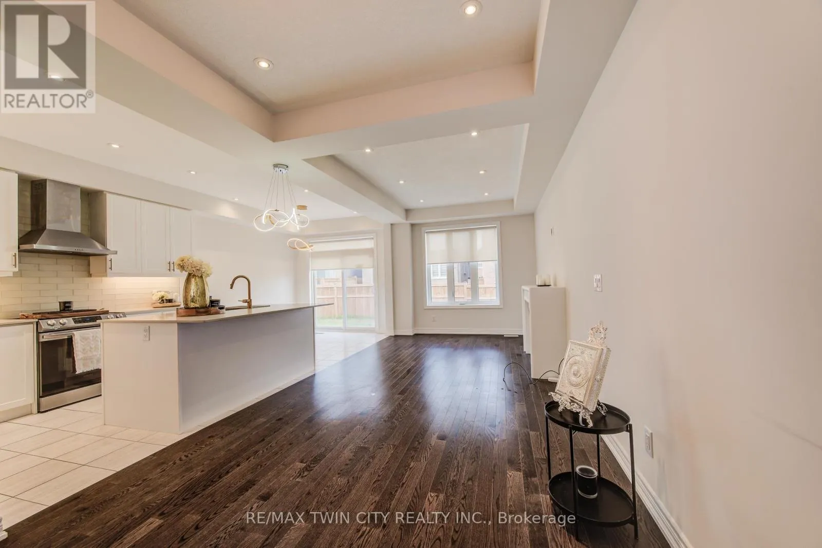 4 STONEHILL AVENUE