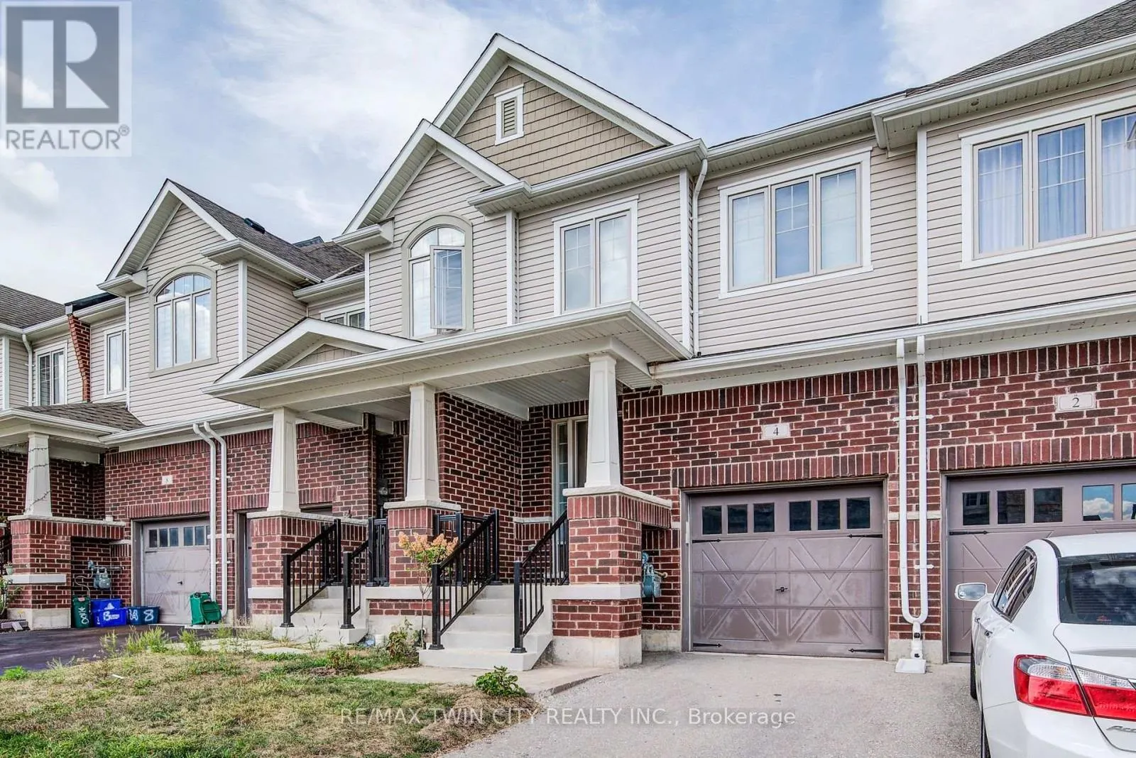 4 STONEHILL AVENUE