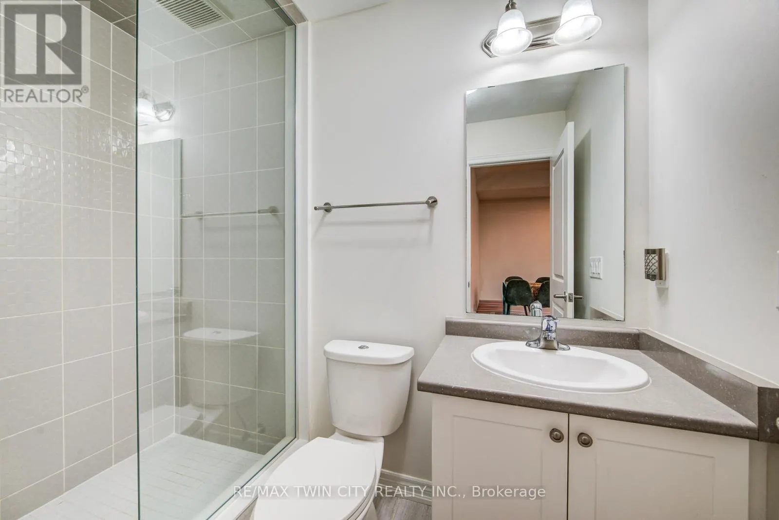 4 STONEHILL AVENUE