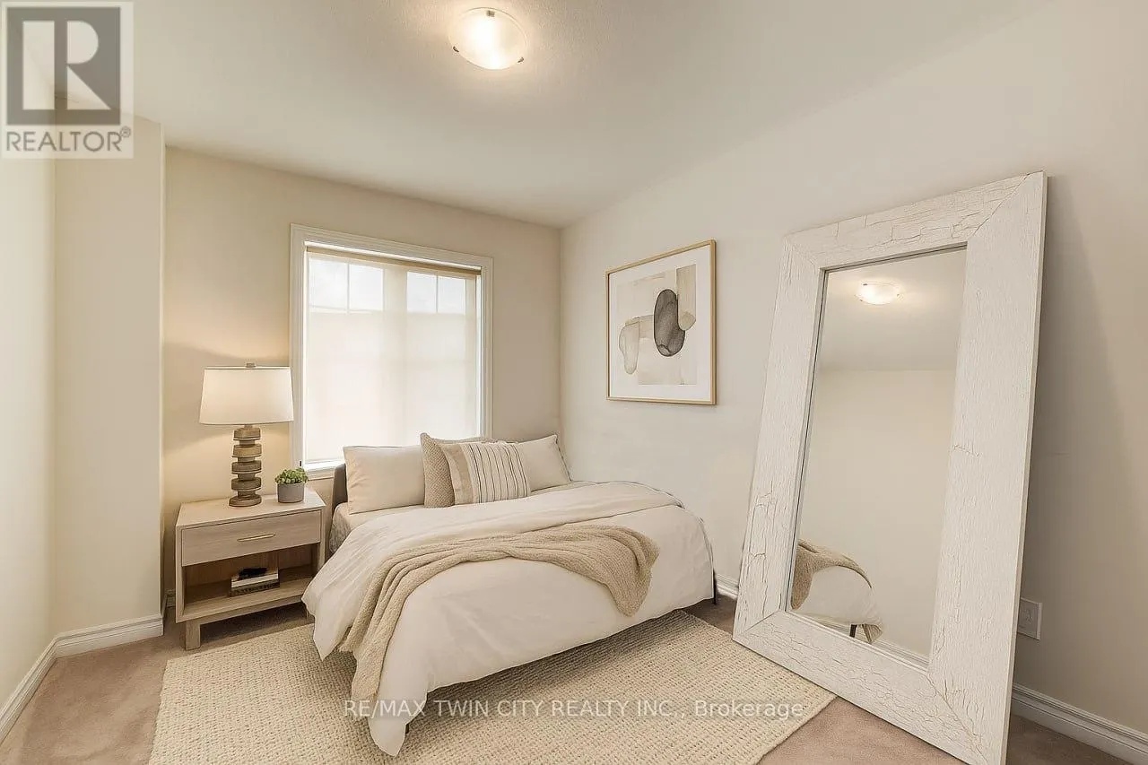 4 STONEHILL AVENUE