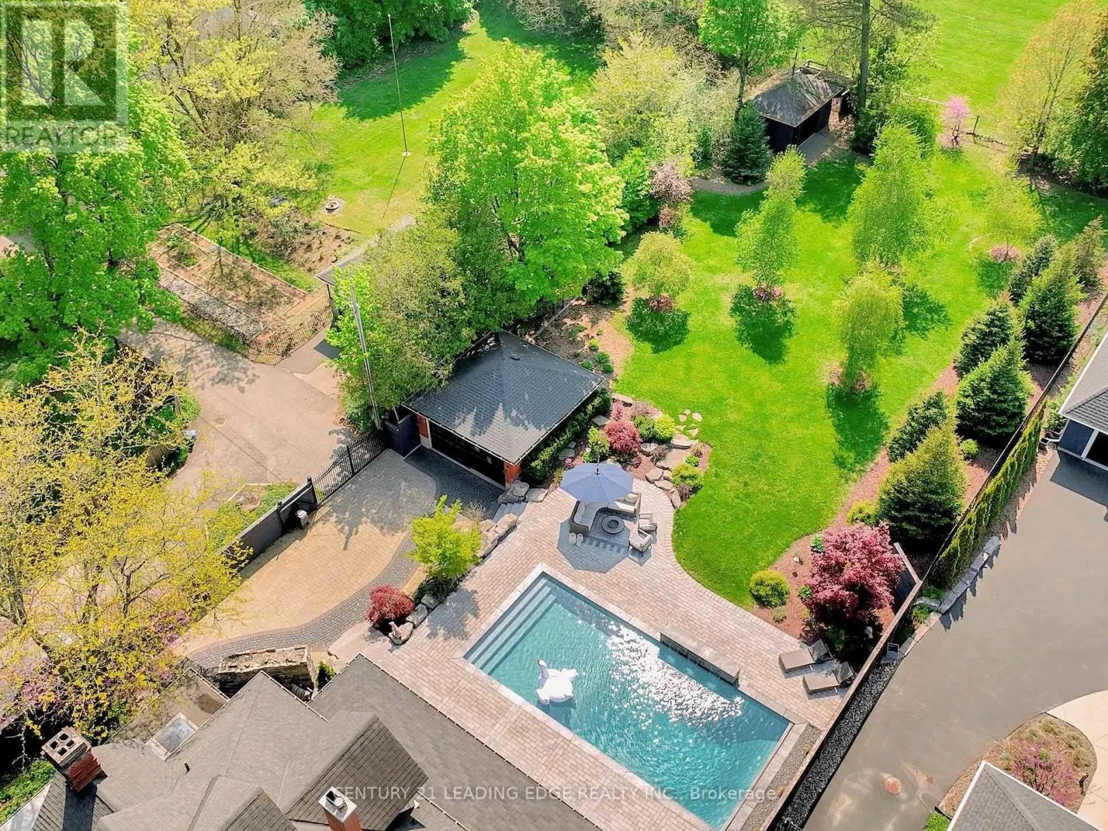 18 BRANT ROAD N