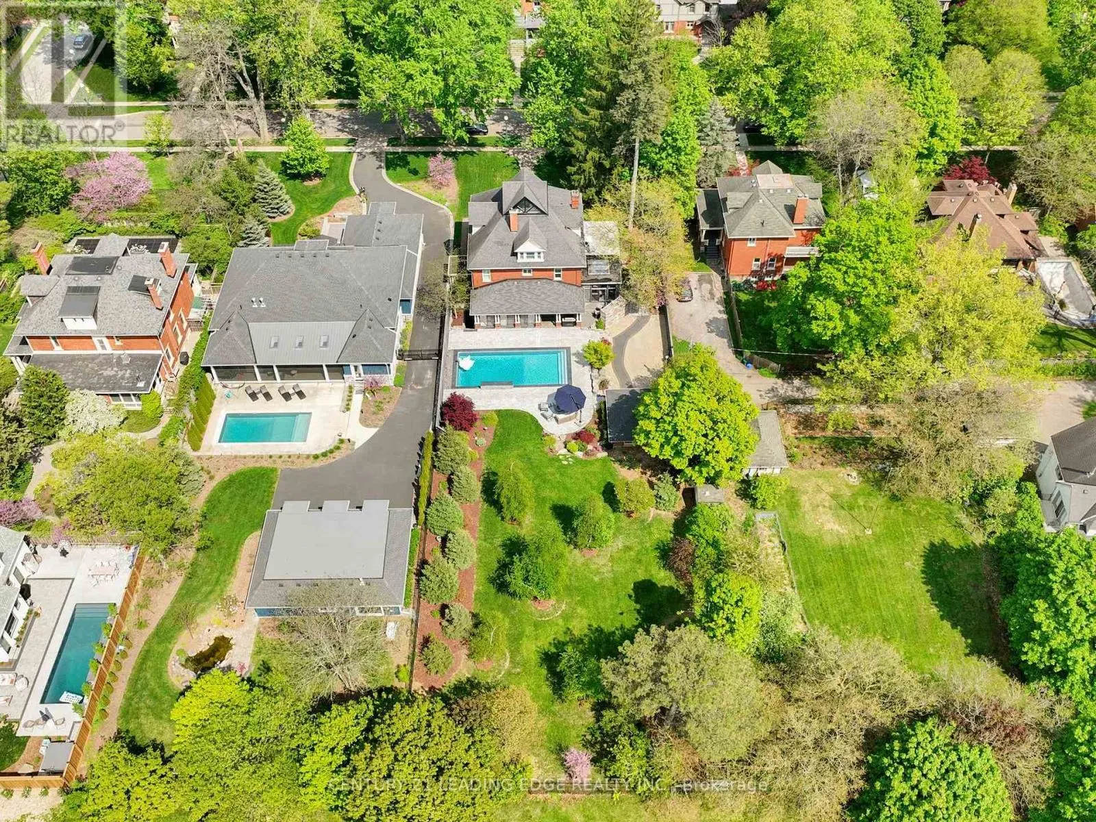 18 BRANT ROAD N