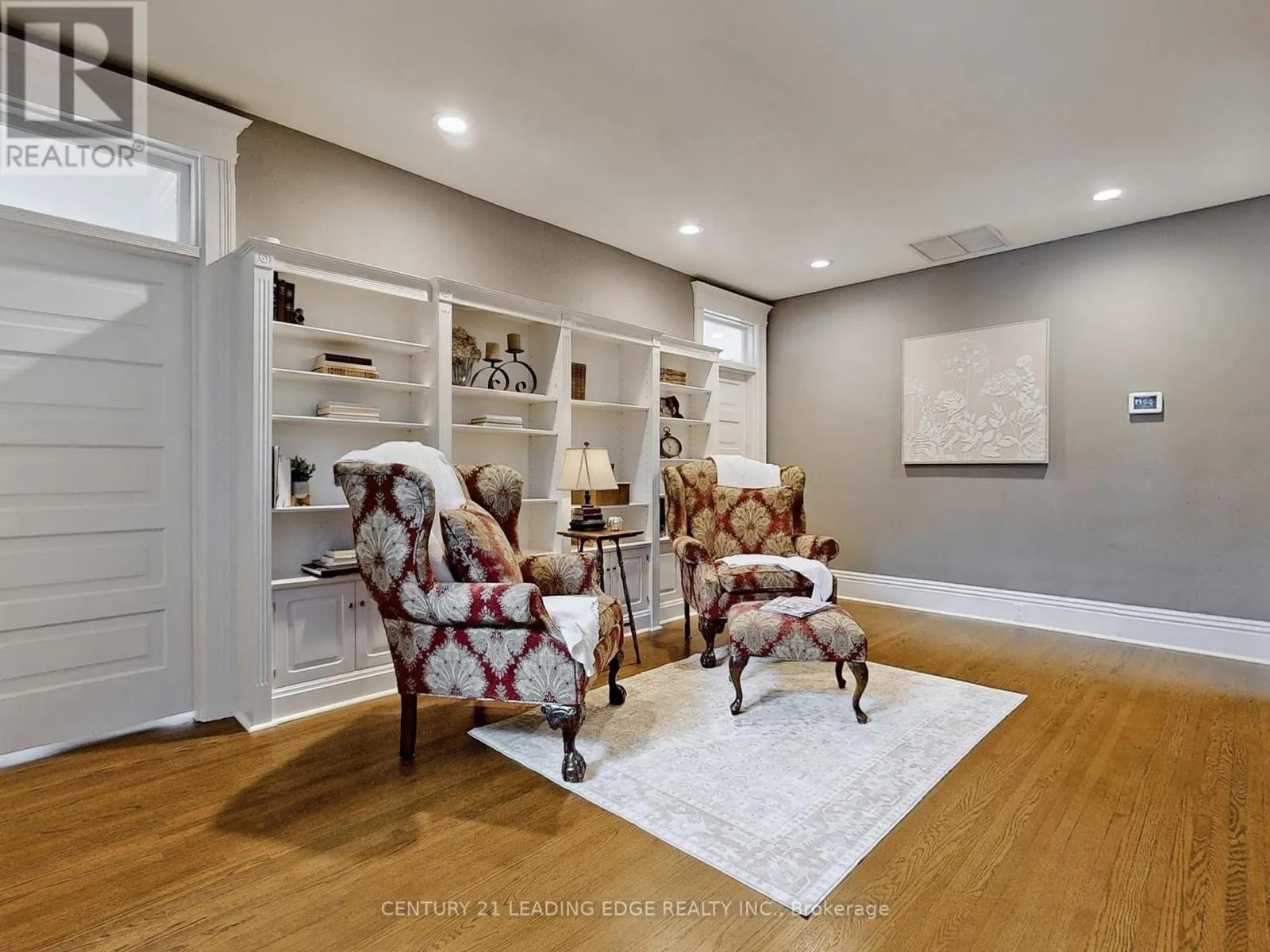 18 BRANT ROAD N