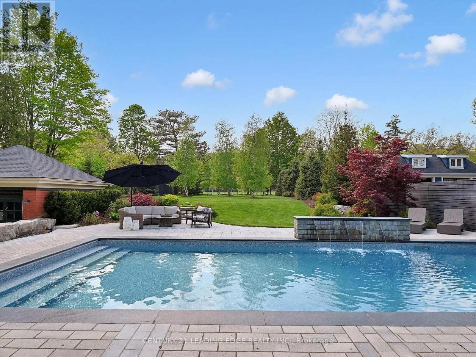 18 BRANT ROAD N