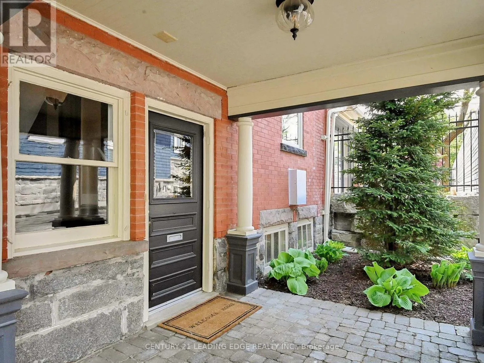 18 BRANT ROAD N