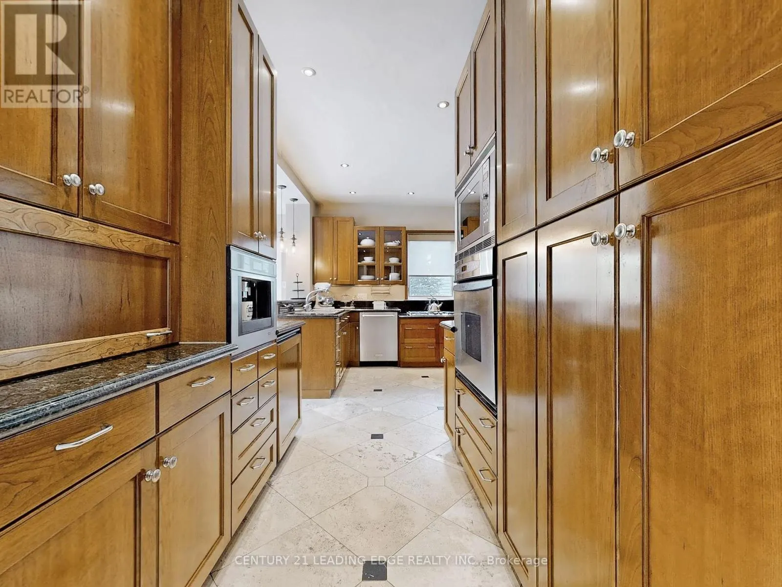 18 BRANT ROAD N
