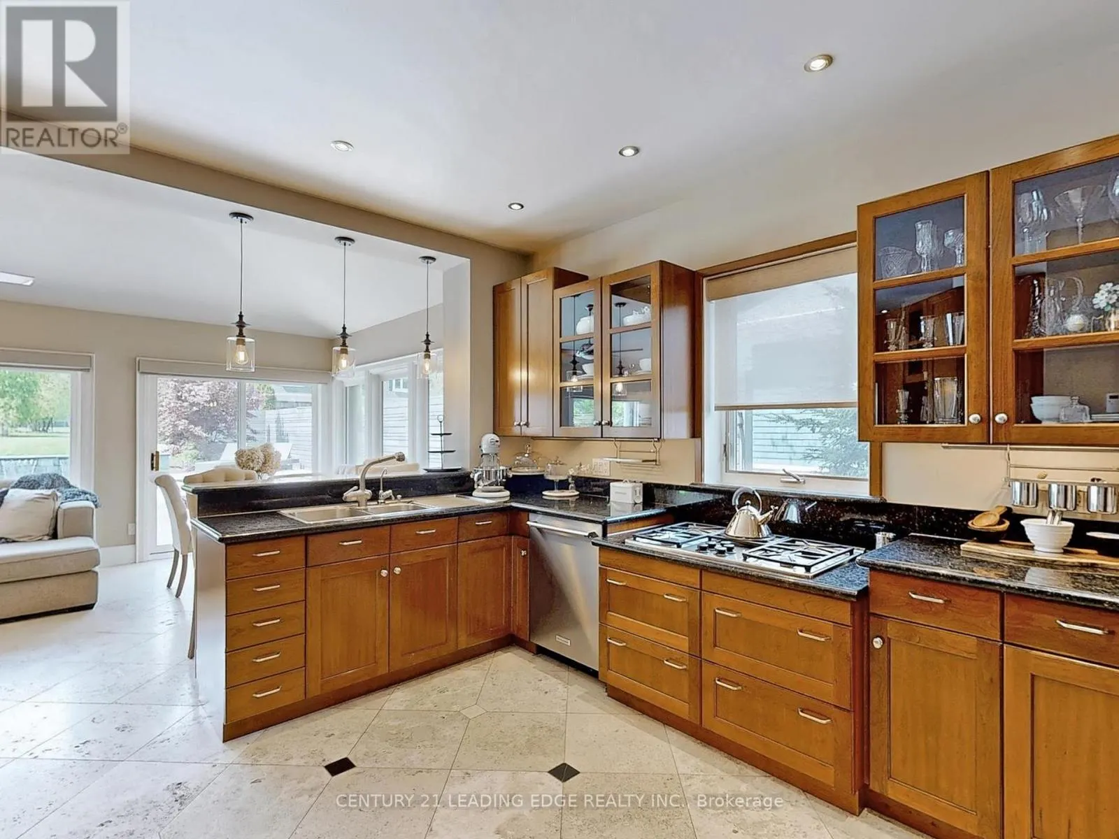 18 BRANT ROAD N