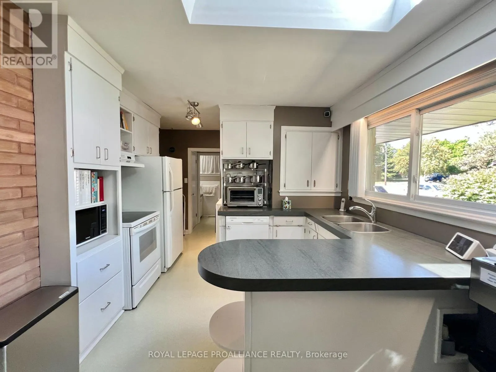 9 SUNSET DRIVE
