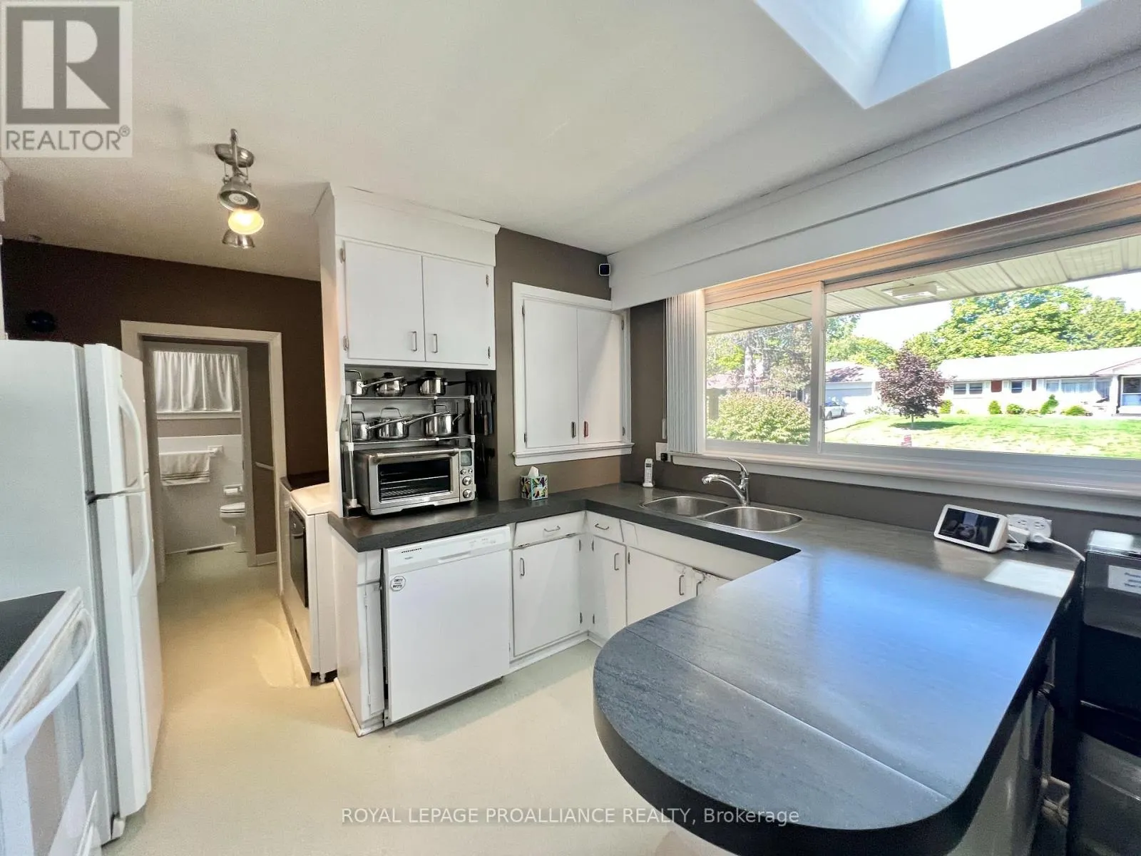 9 SUNSET DRIVE