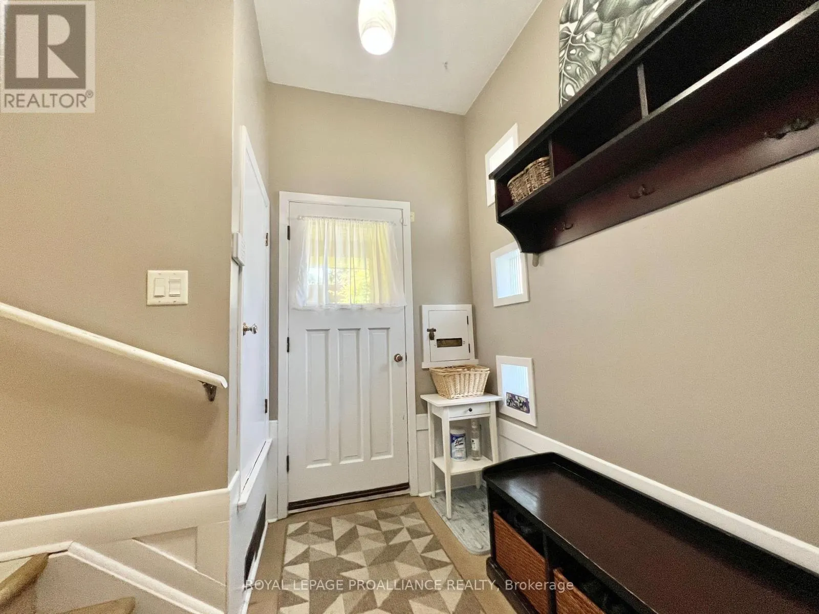 9 SUNSET DRIVE
