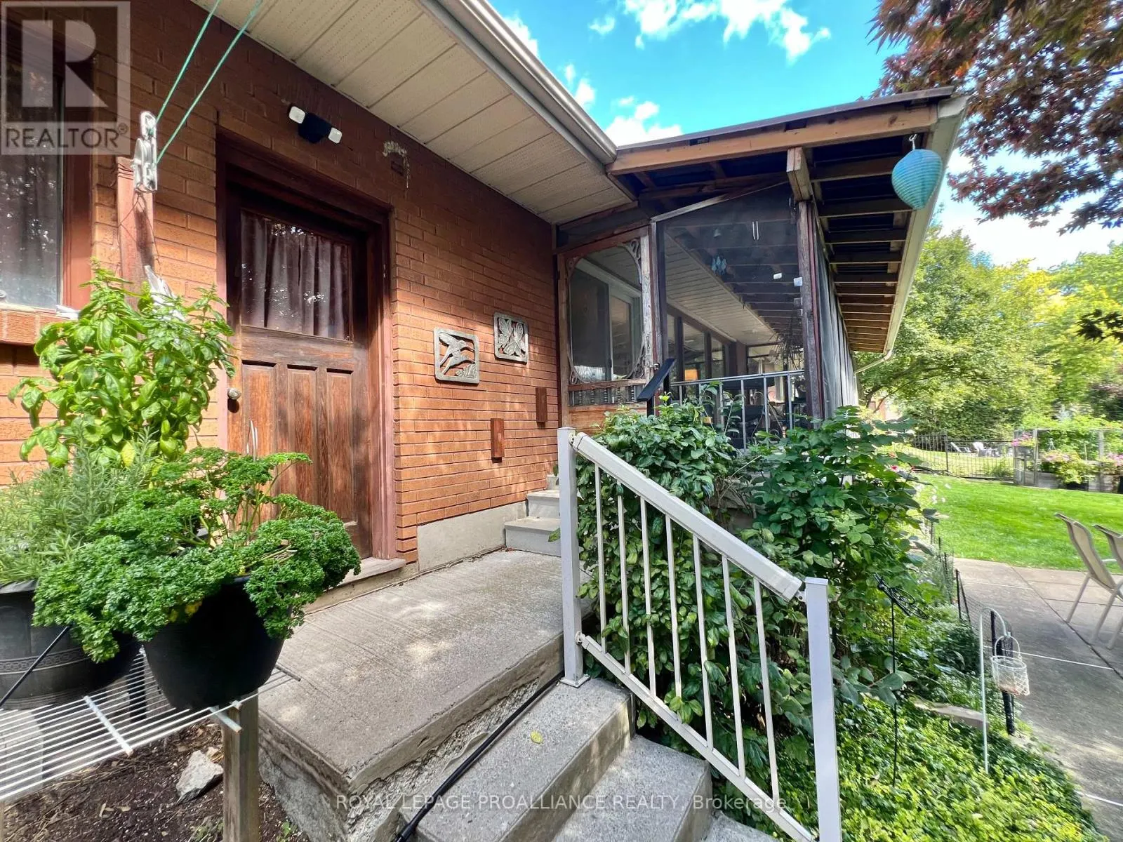 9 SUNSET DRIVE