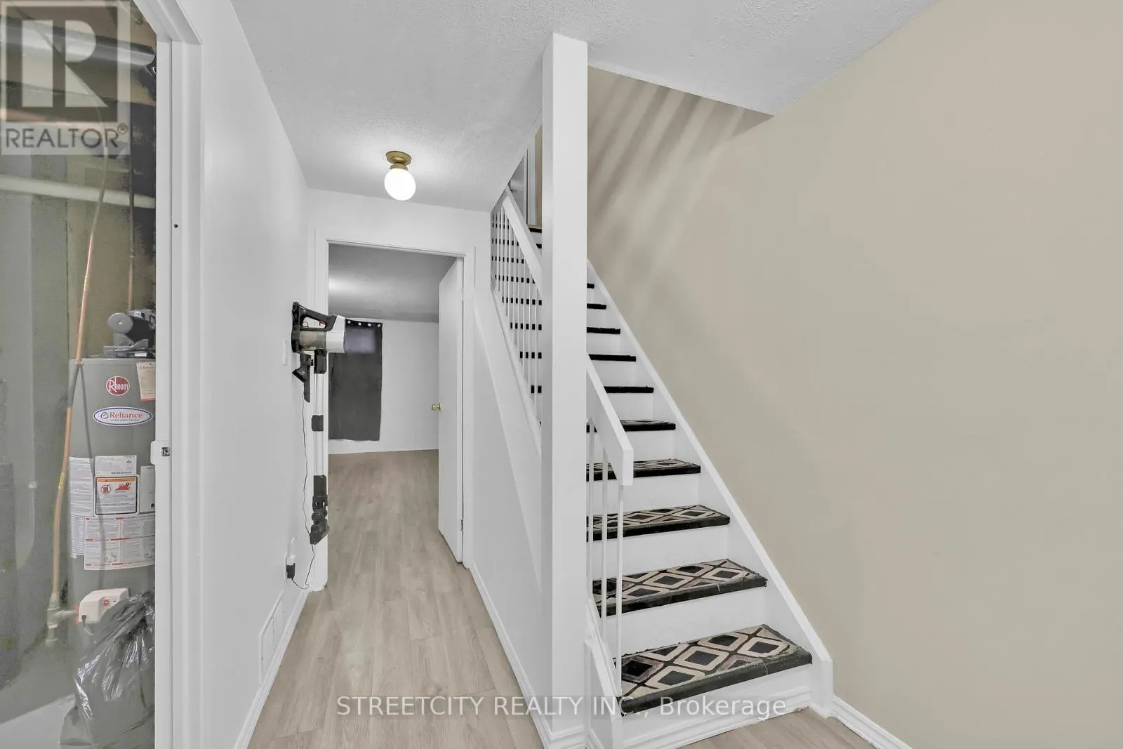 8 - 253 TAYLOR STREET, #8