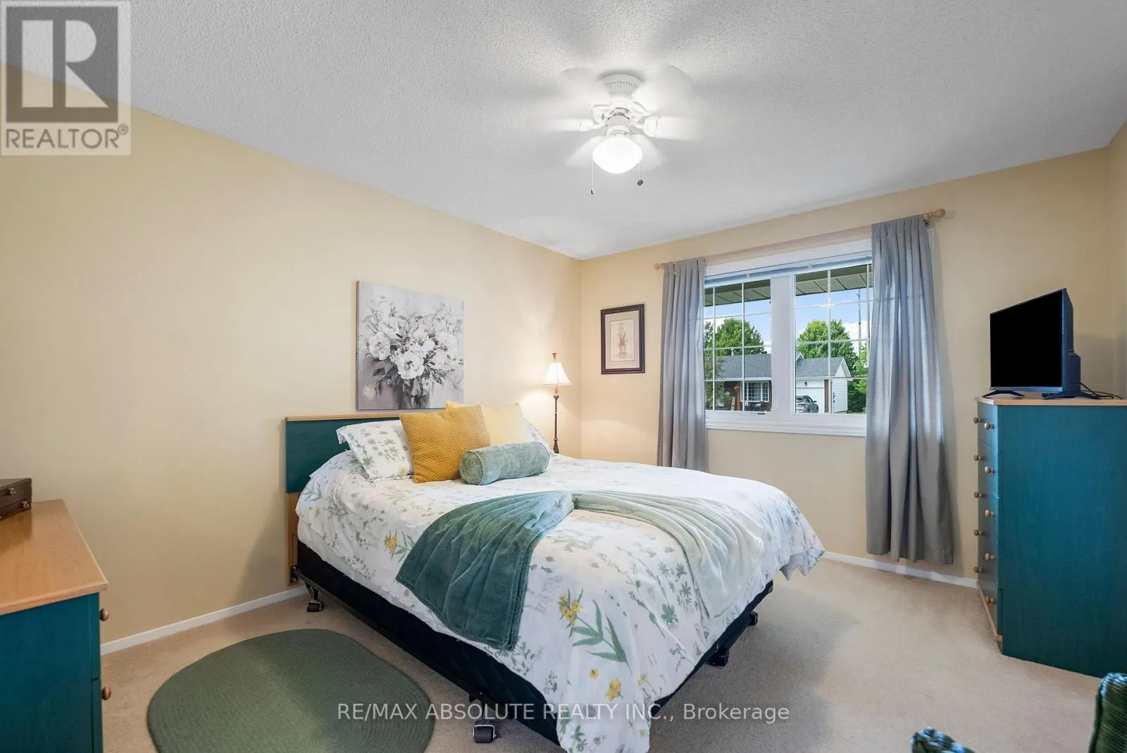 10 MAPLE DRIVE