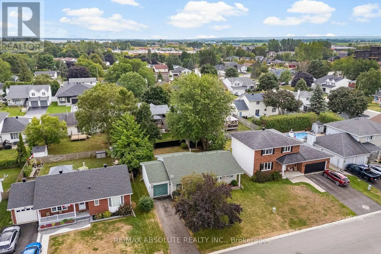 10 MAPLE DRIVE