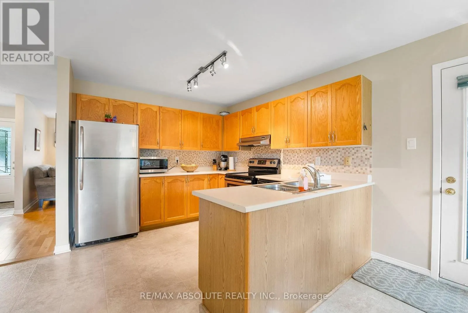 10 MAPLE DRIVE