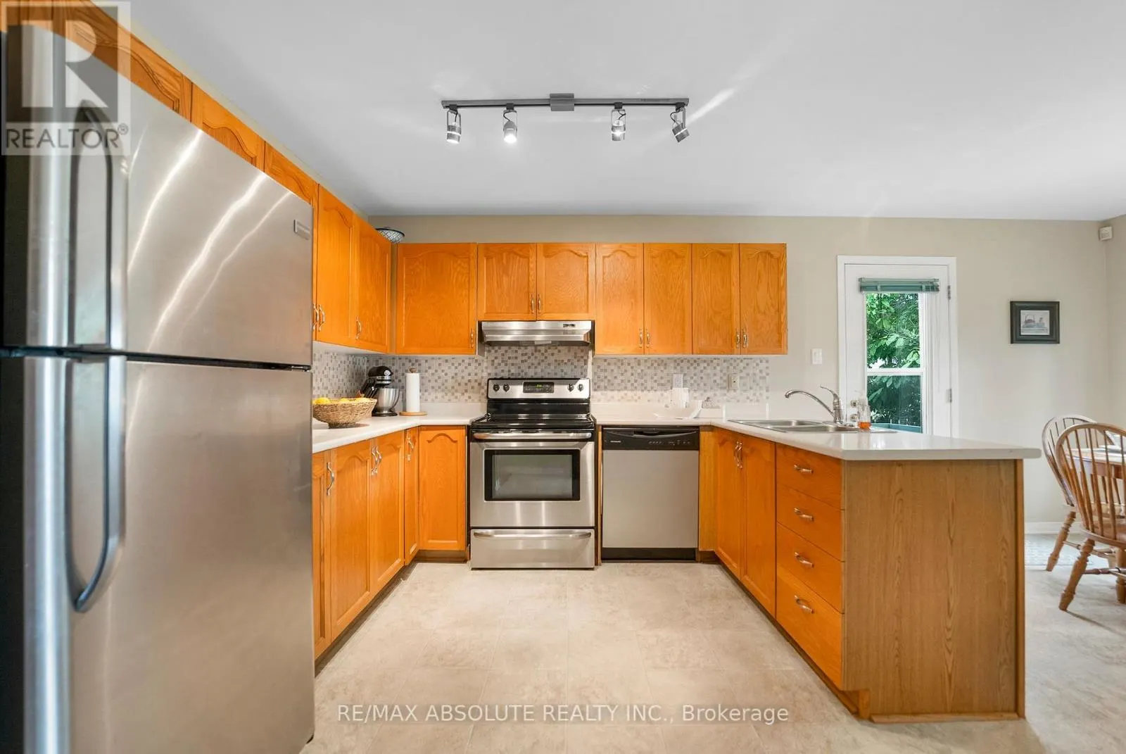 10 MAPLE DRIVE