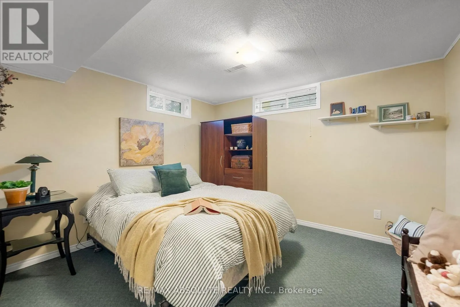 10 MAPLE DRIVE