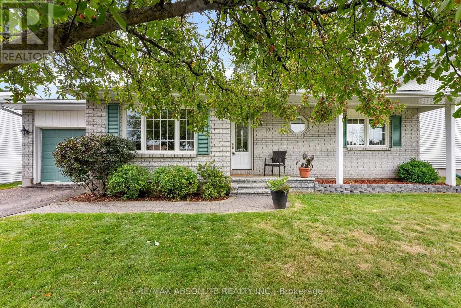 10 MAPLE DRIVE