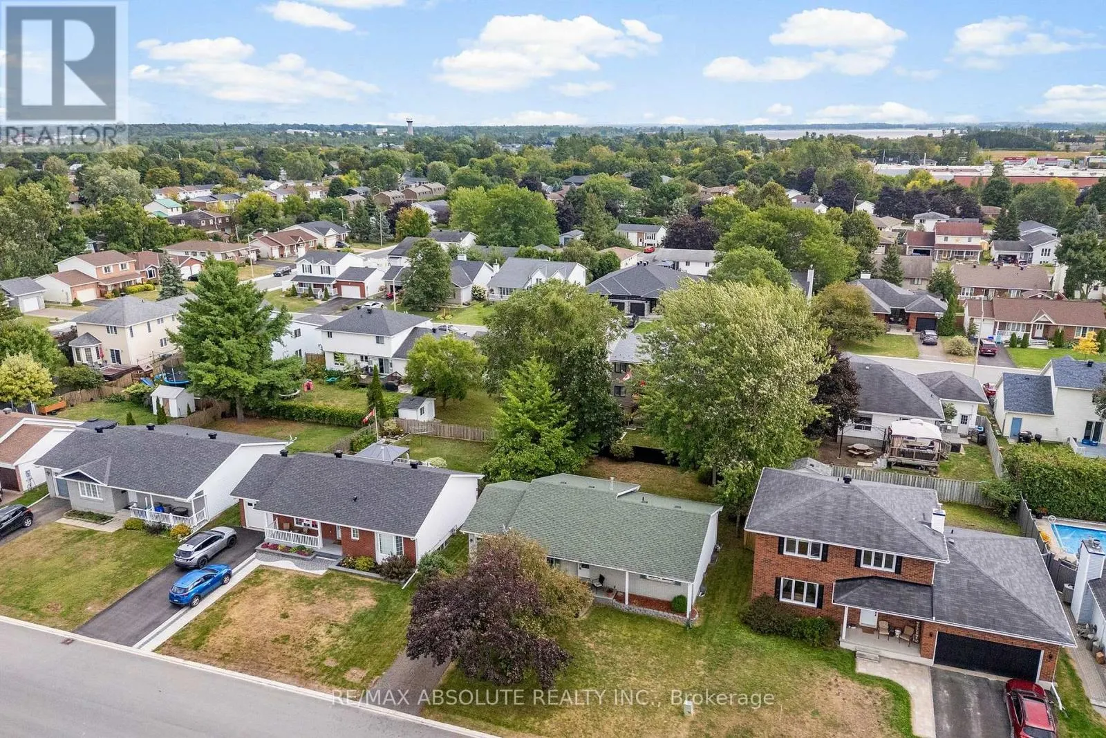 10 MAPLE DRIVE
