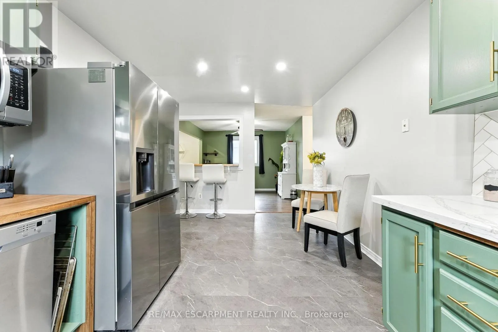 20 WOODFIELD AVENUE