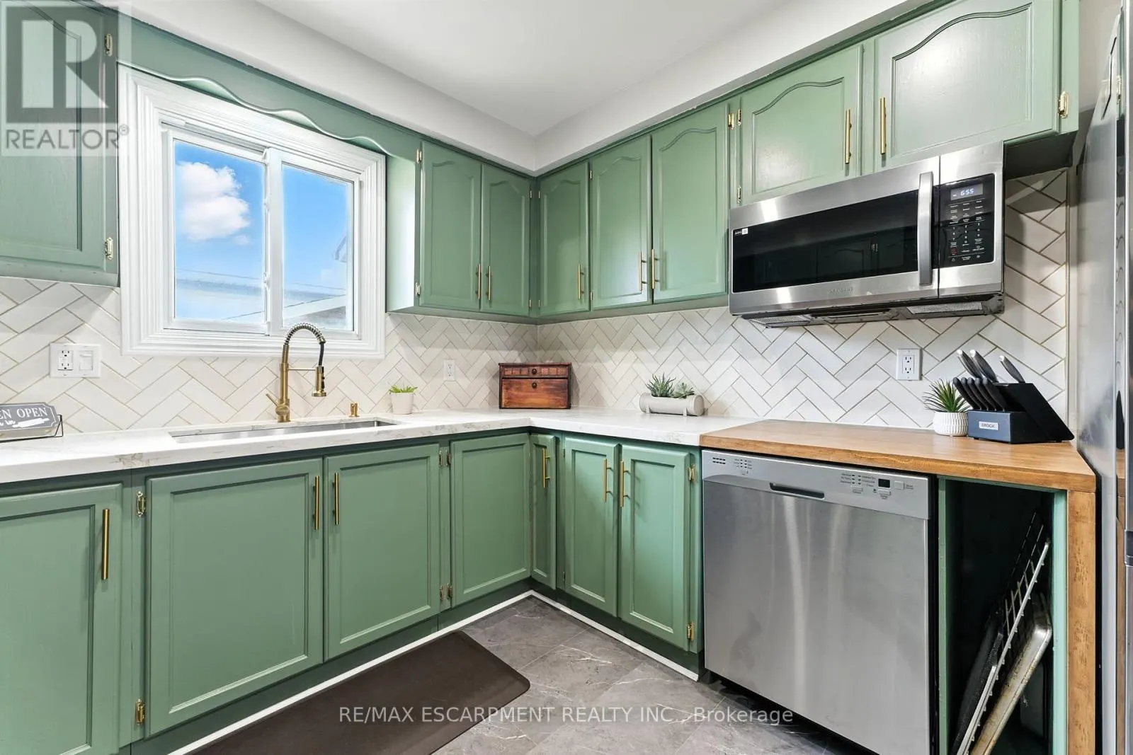 20 WOODFIELD AVENUE