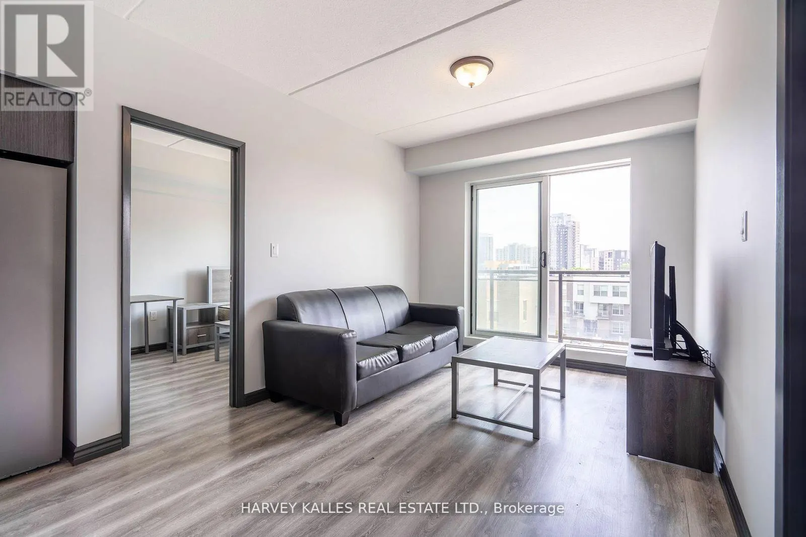 A502 - 275 LARCH STREET