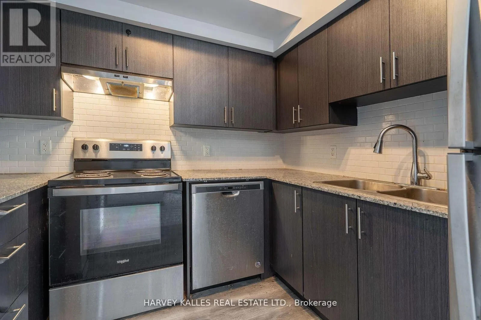 A502 - 275 LARCH STREET