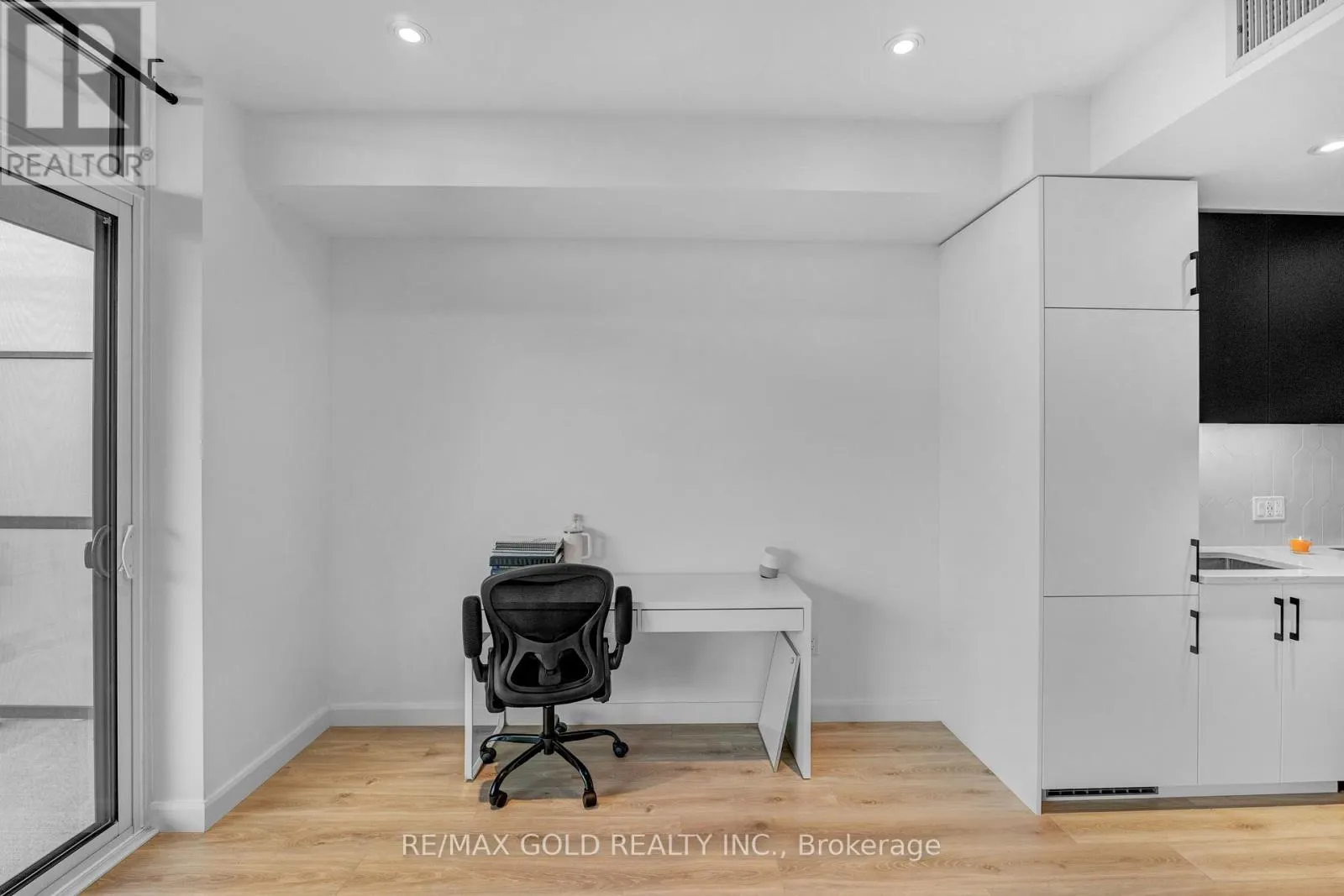 741 KING STREET W