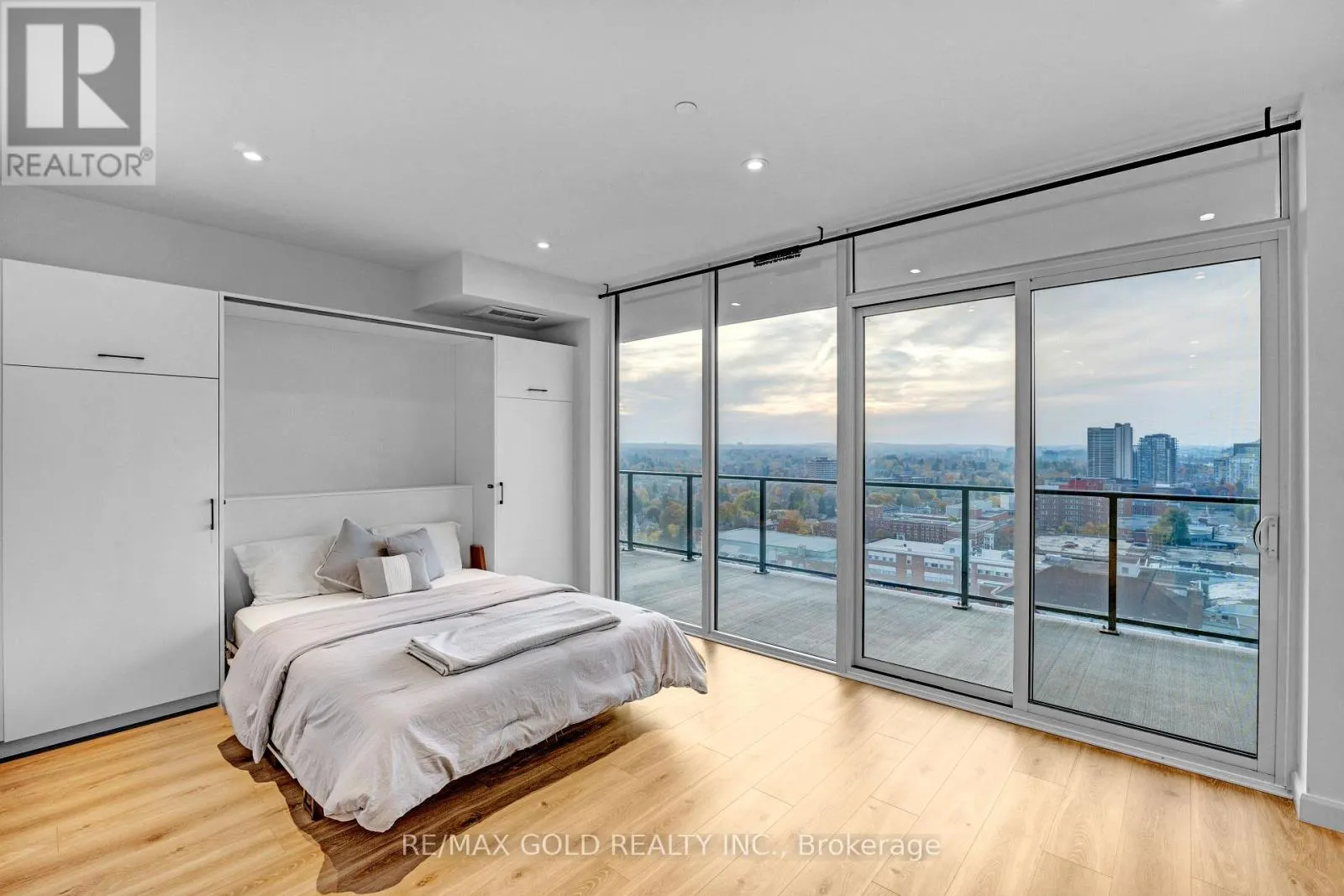 741 KING STREET W