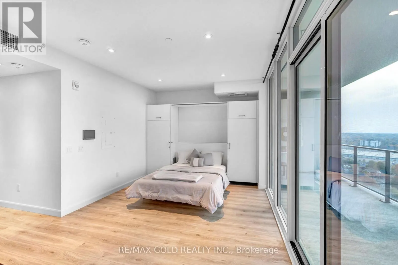 741 KING STREET W