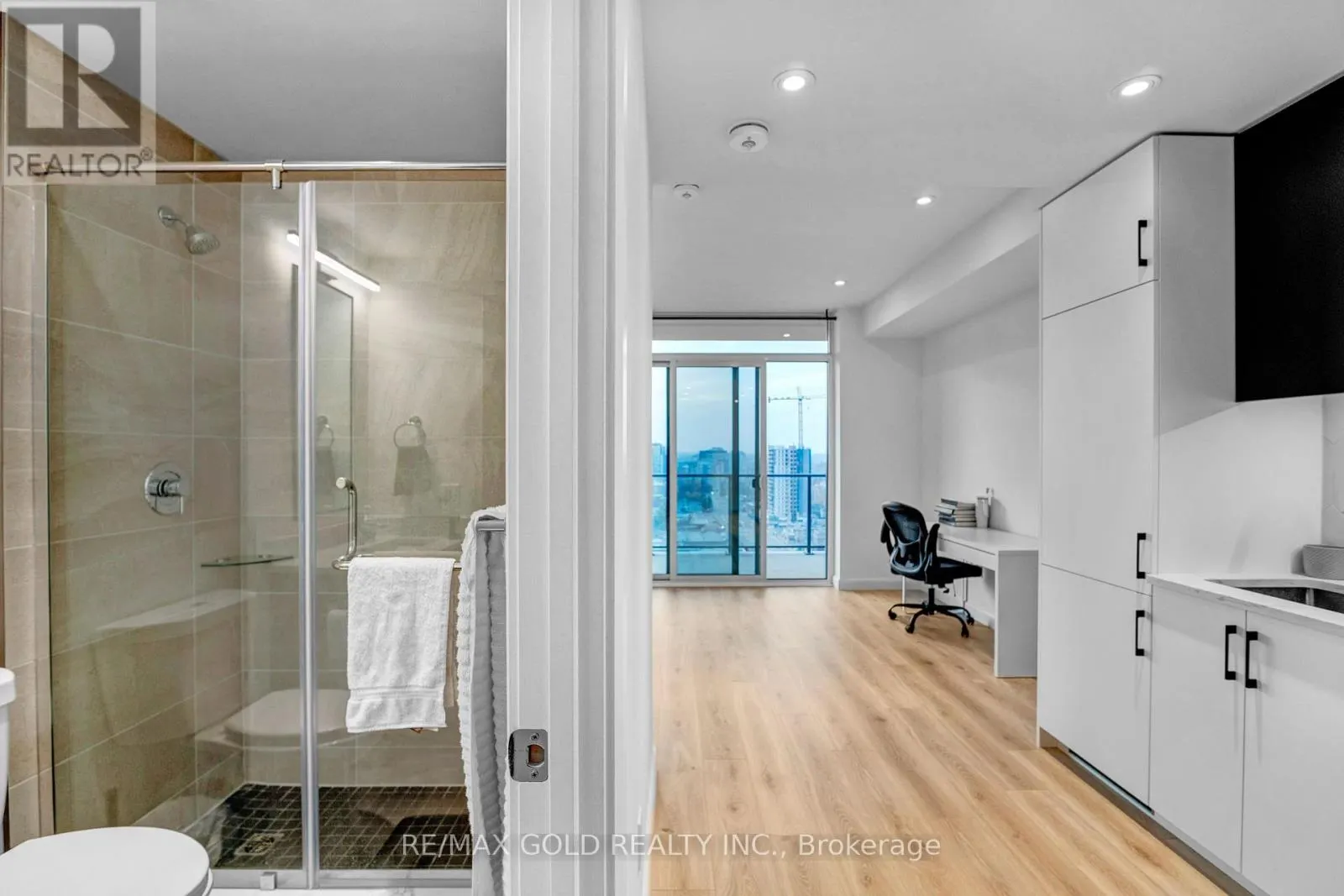 741 KING STREET W
