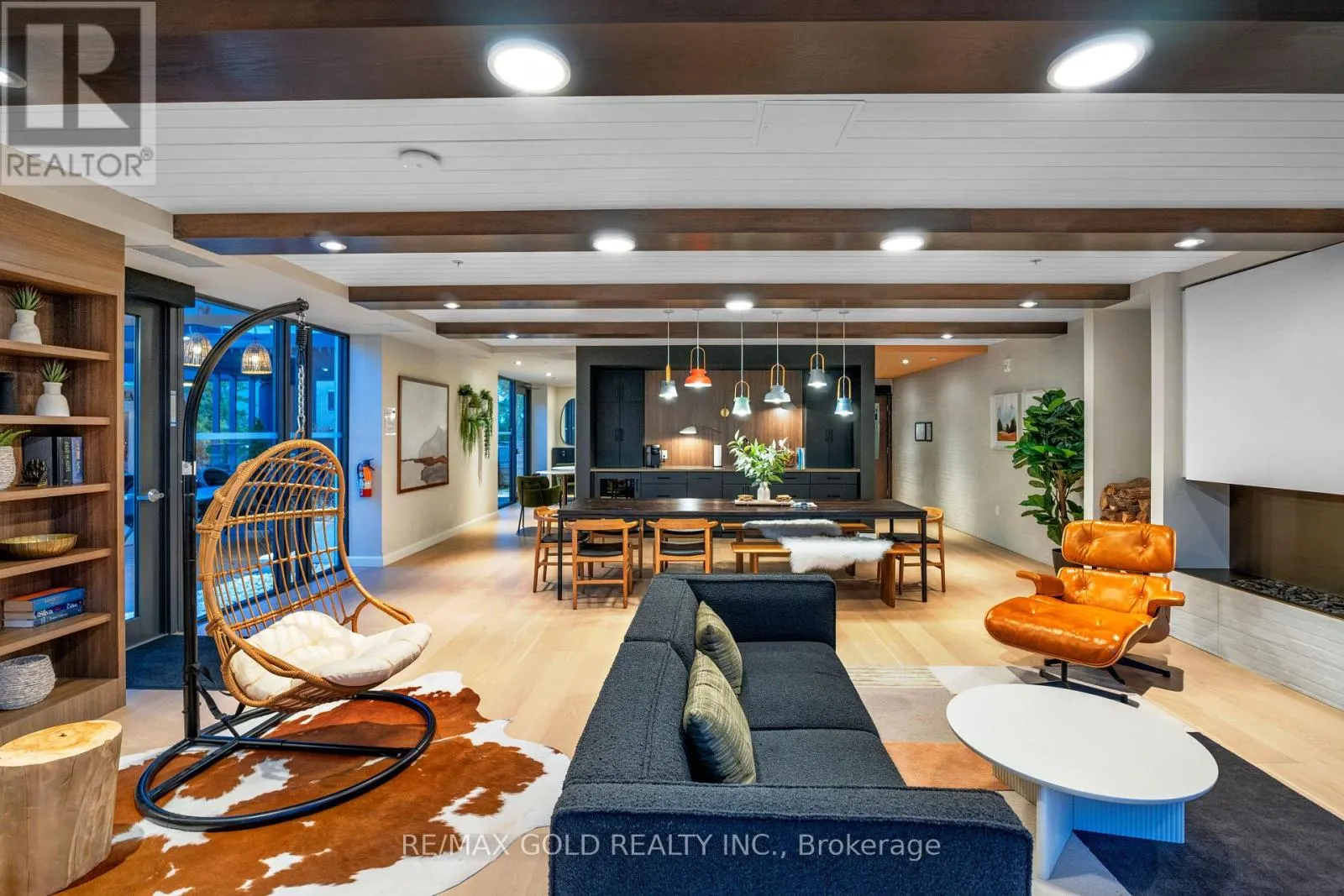741 KING STREET W