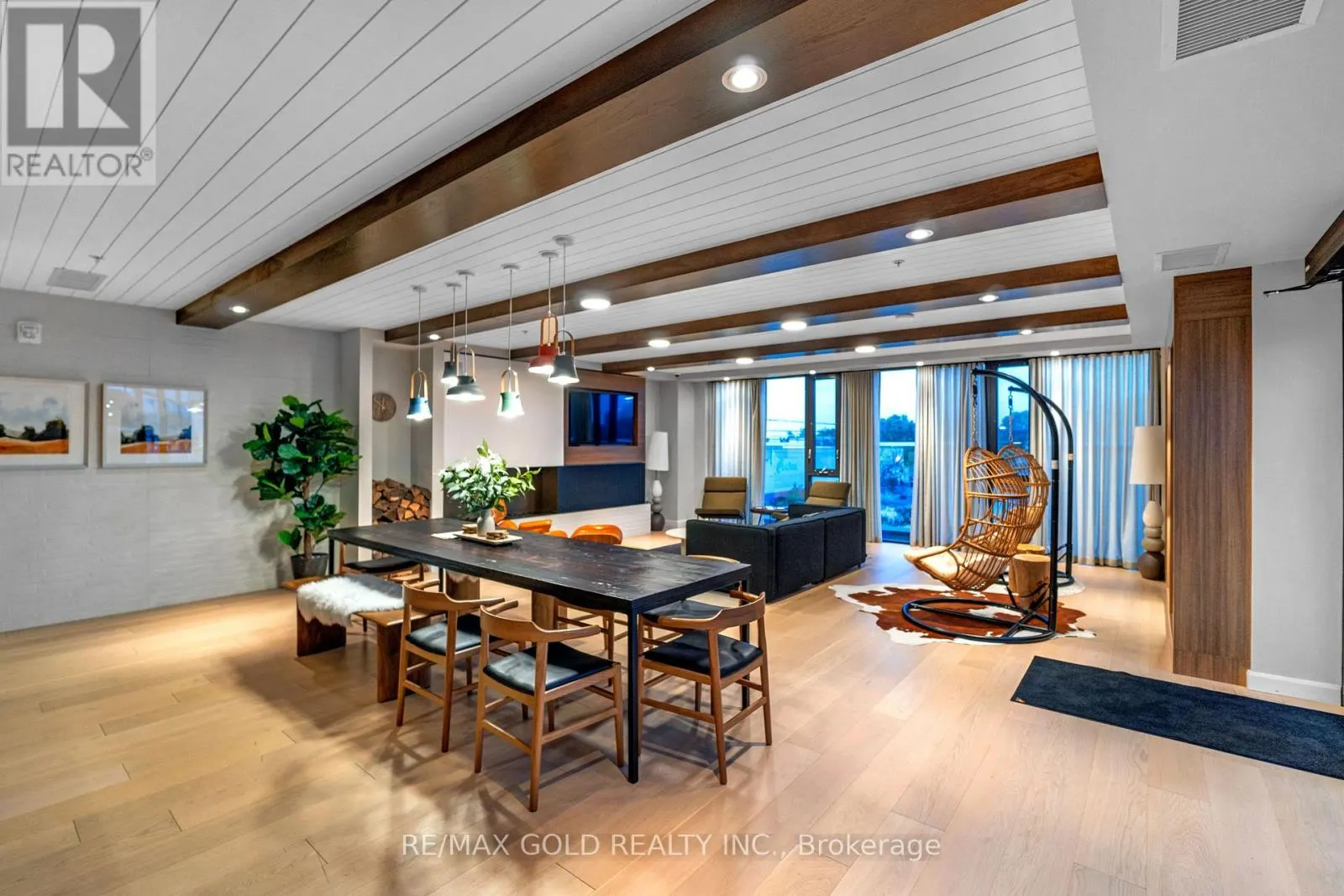 741 KING STREET W