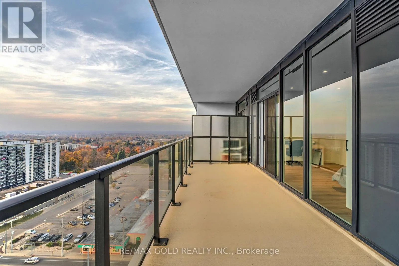 741 KING STREET W
