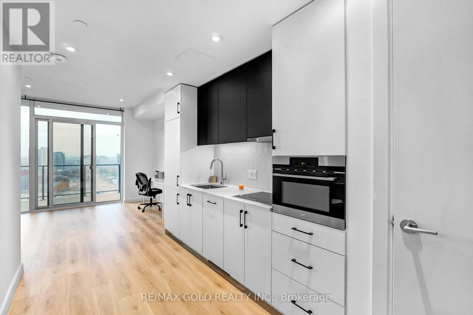 741 KING STREET W