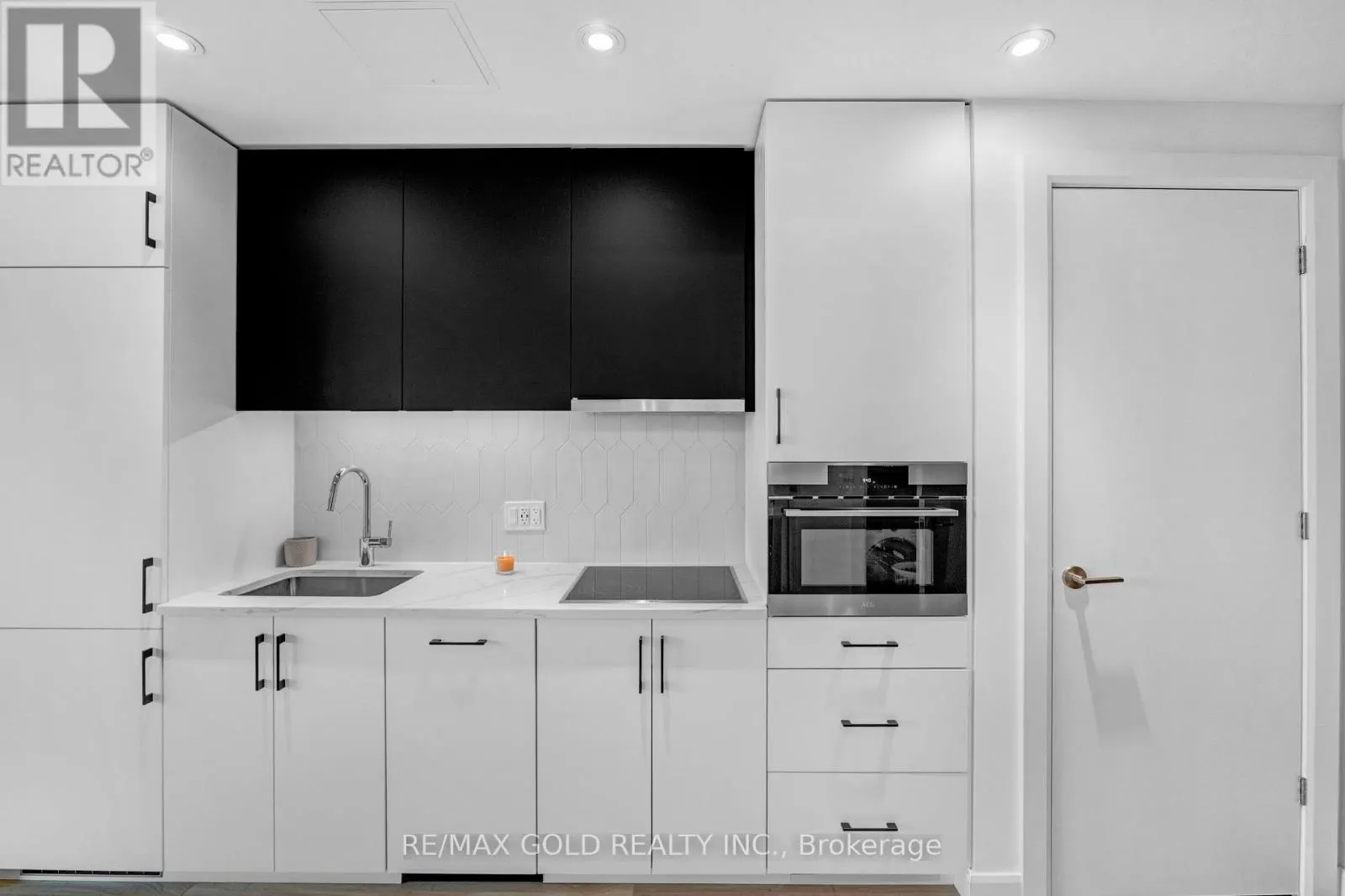 741 KING STREET W