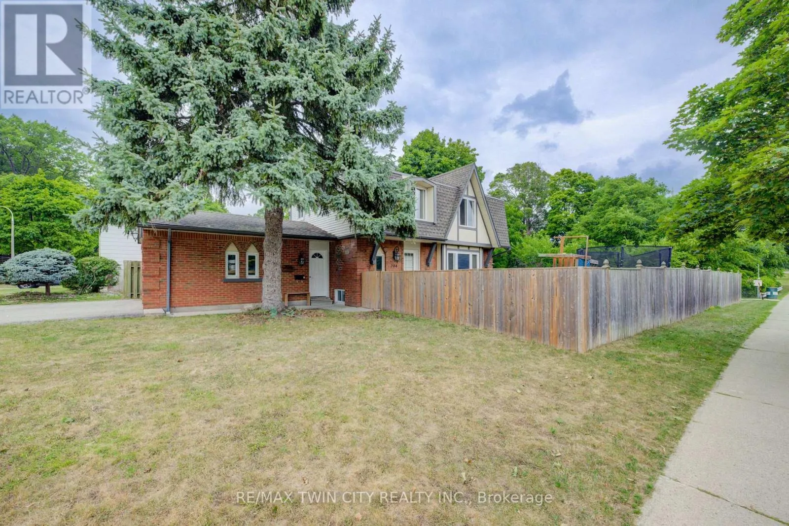 204 COUNTRY HILL DRIVE