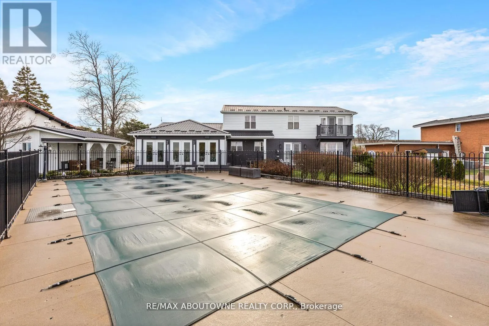1073 NORTH SERVICE ROAD