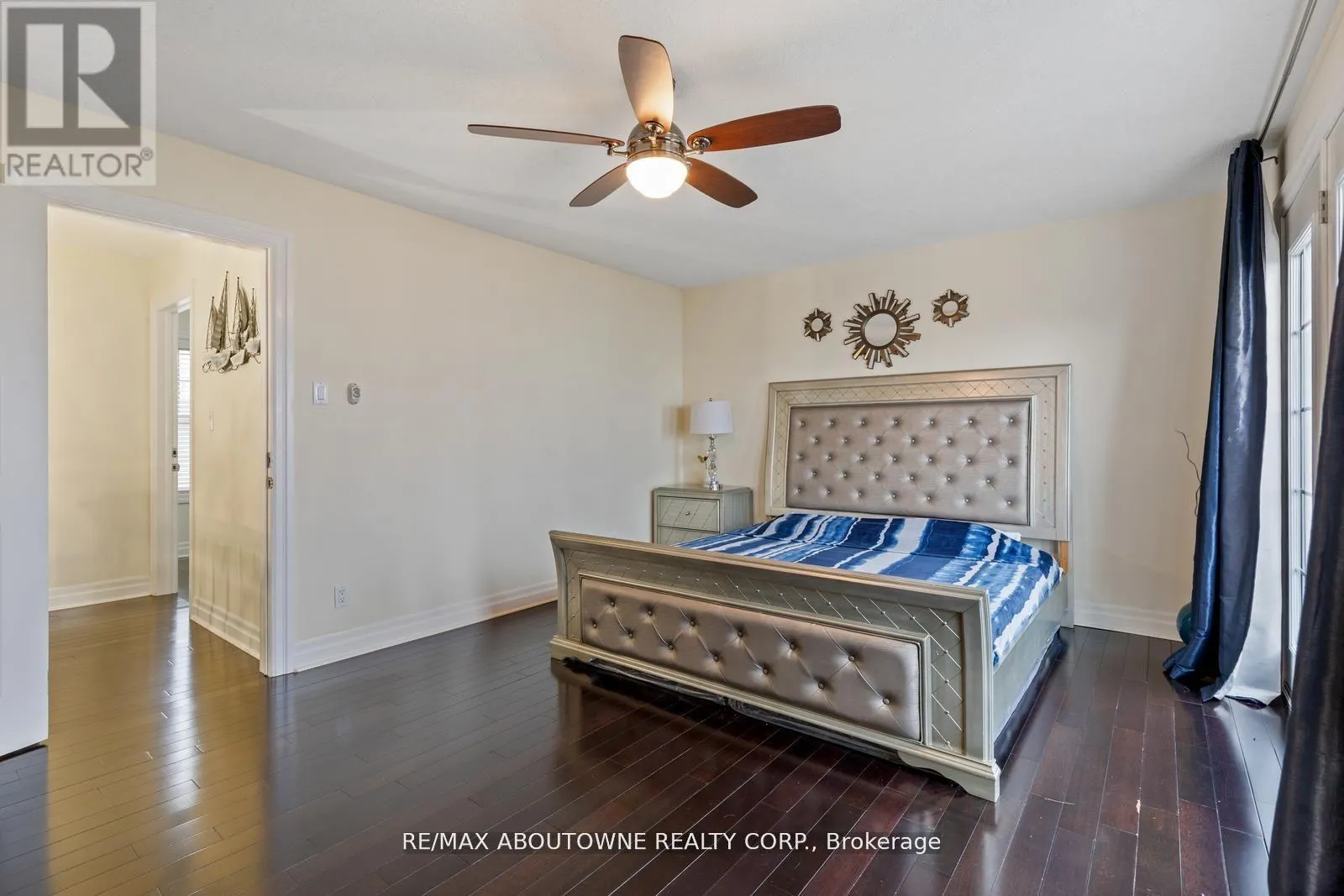 1073 NORTH SERVICE ROAD