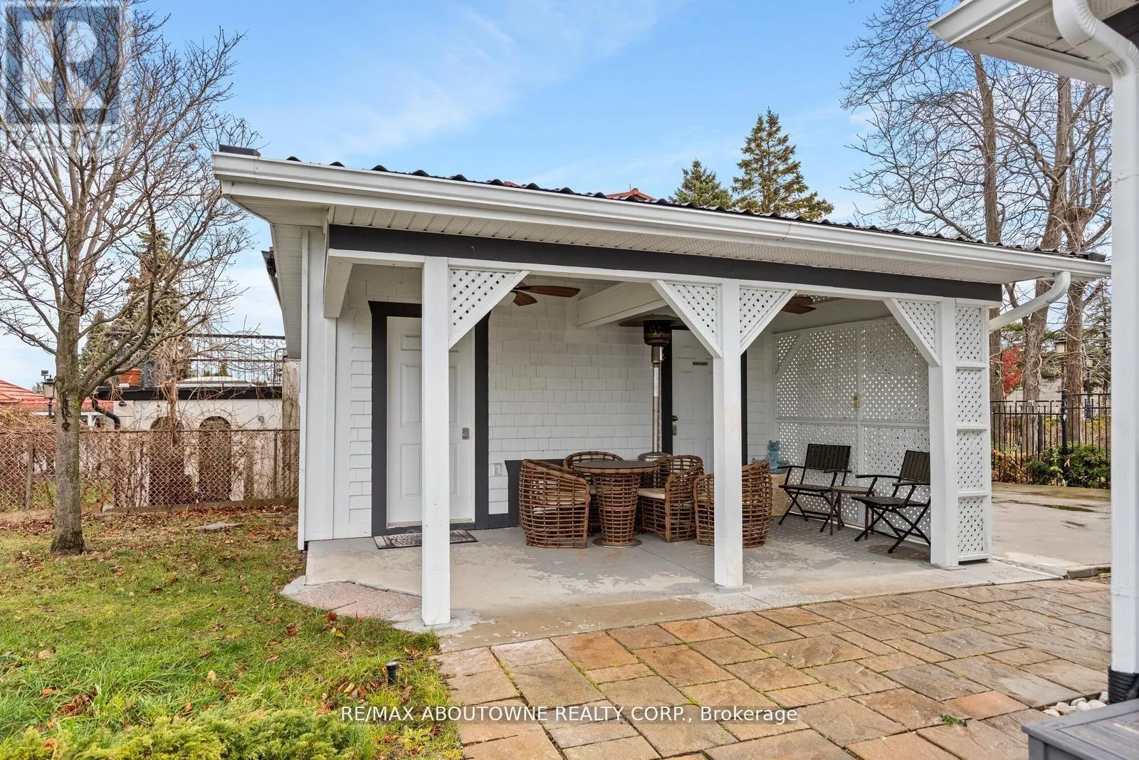 1073 NORTH SERVICE ROAD
