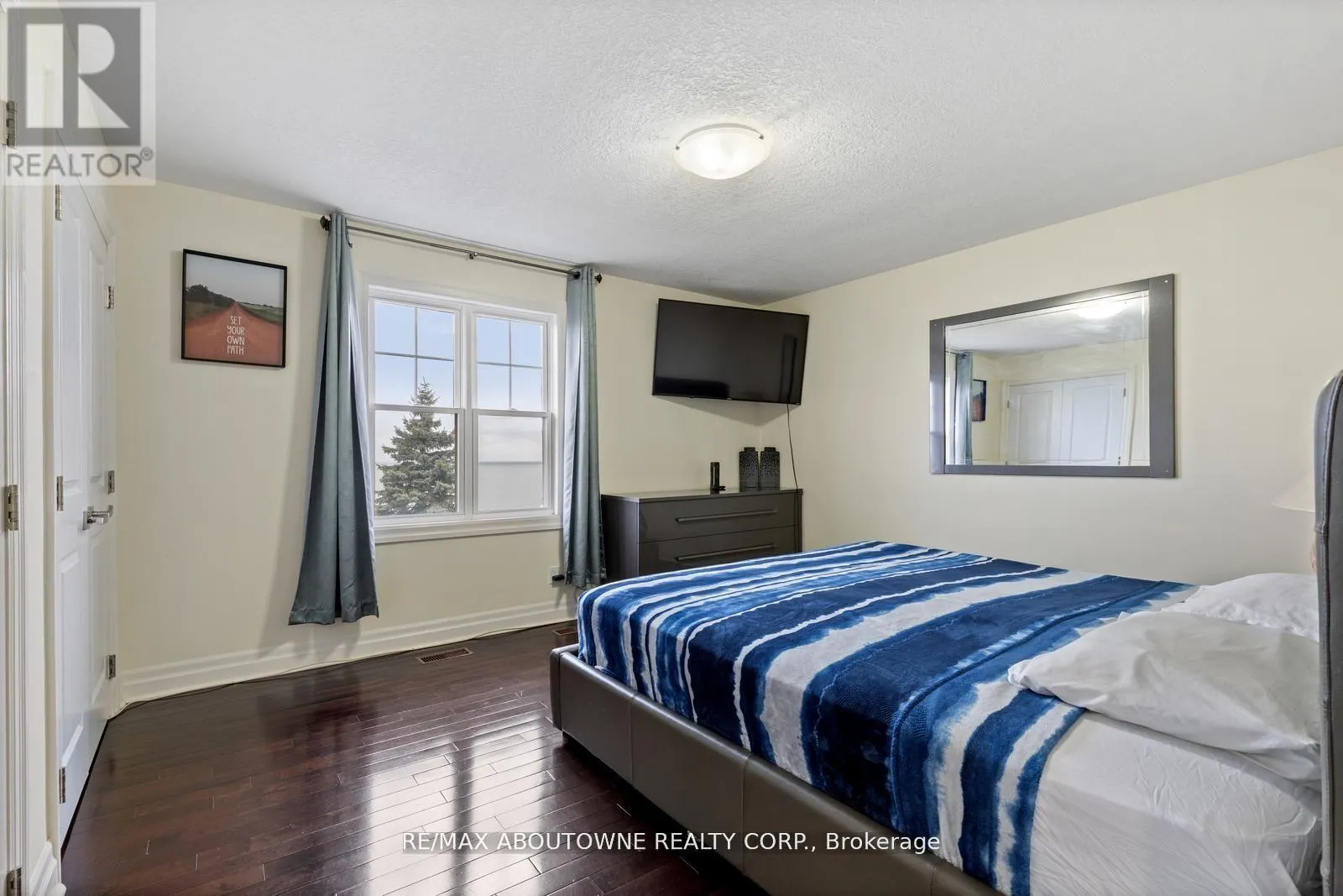 1073 NORTH SERVICE ROAD