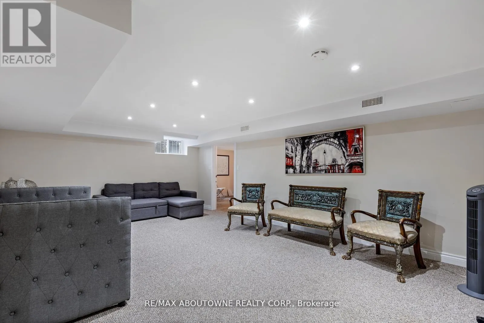 1073 NORTH SERVICE ROAD