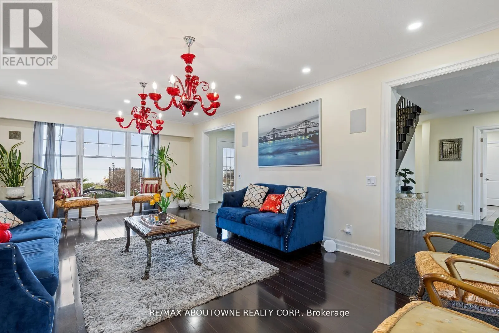 1073 NORTH SERVICE ROAD