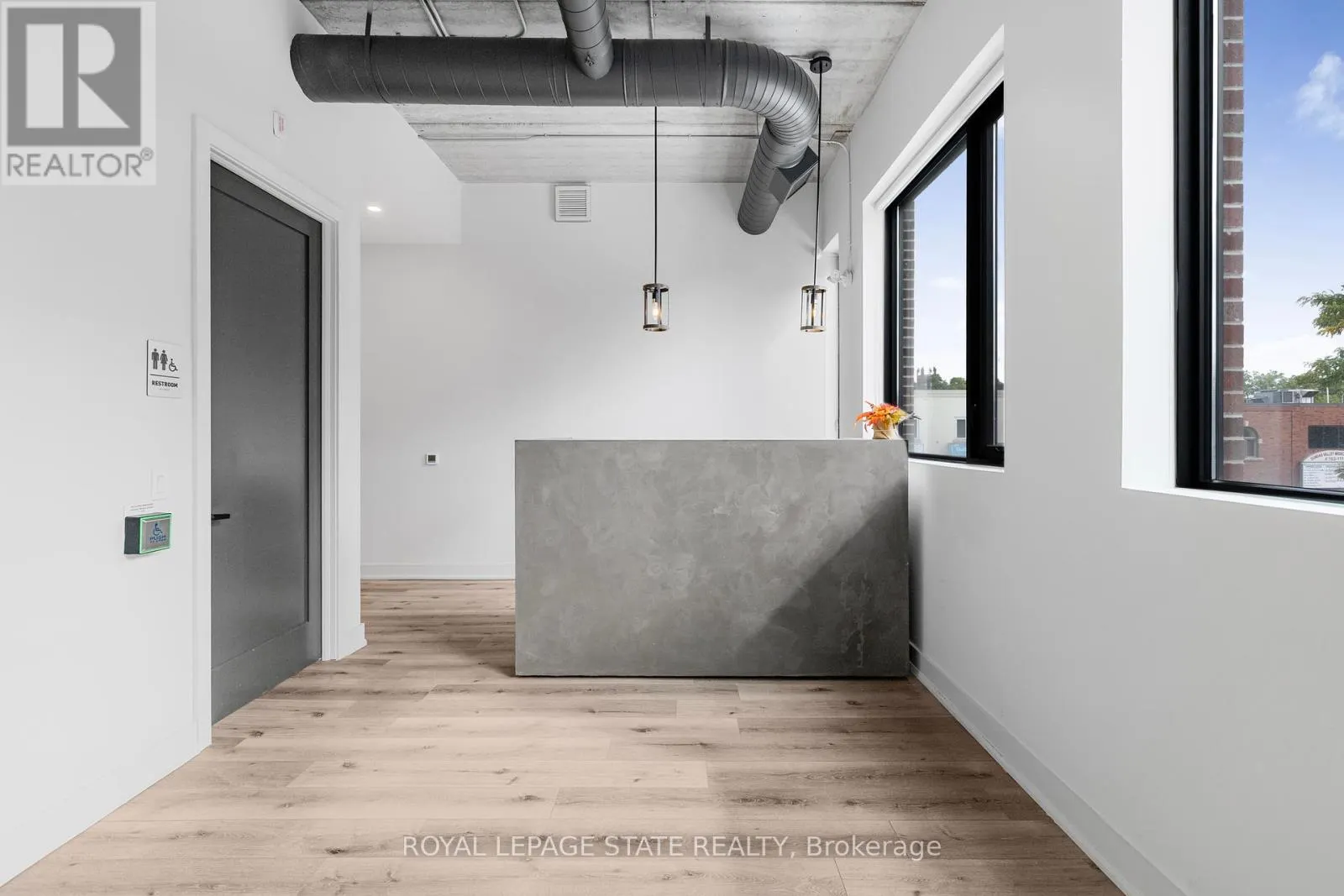 LEVEL 2 - 112 KING STREET W